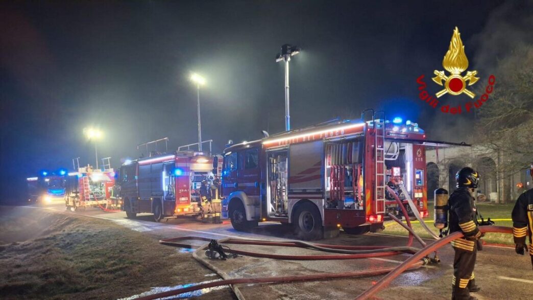 Incendio notturno in hotel a C