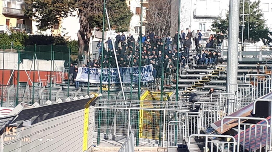 Nove ultras della Cavese sotto