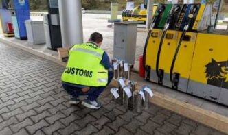 Operazione di controllo a LE28099Aq