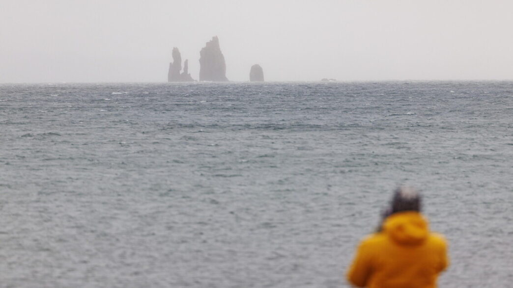 Petroliera in fiamme nel mare