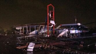 Tornado devastano il Midwest e