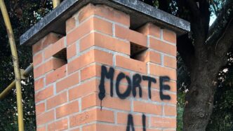 Vandalismo contro il Partito C